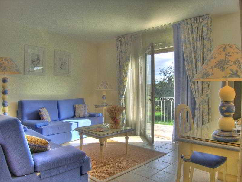Residhotel Golf Grand Avignon 3*