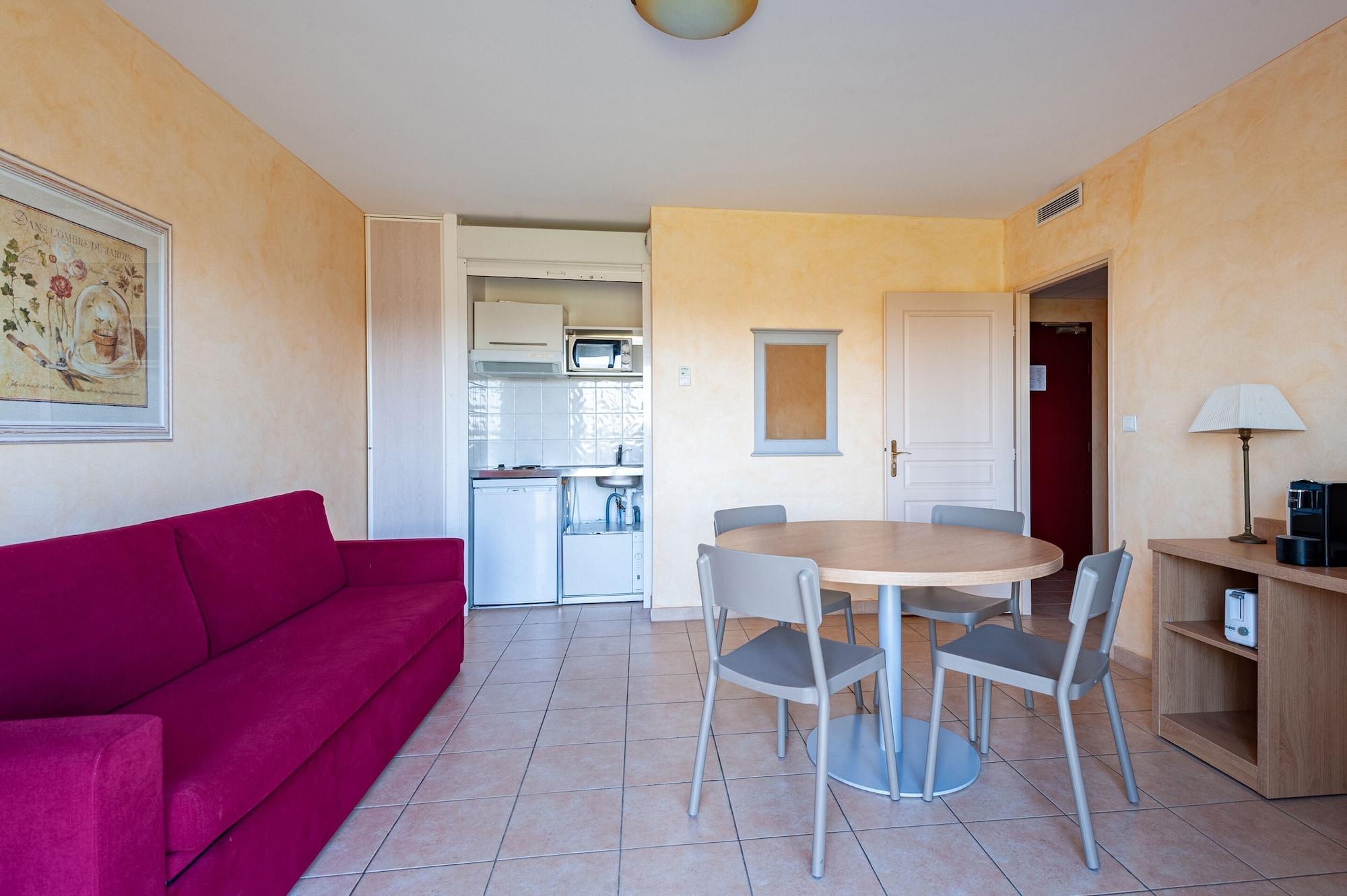 Residhotel Golf Grand Avignon 3*