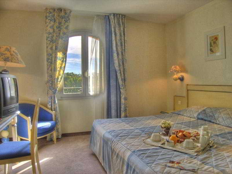 Residhotel Golf Grand Avignon 3*